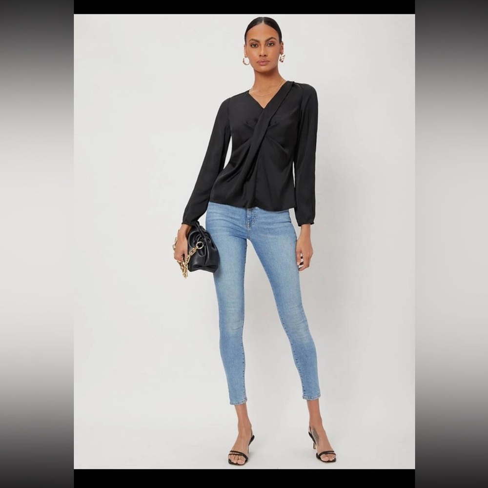 Black Twist Front Top